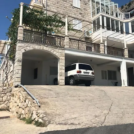 Luxe- 10min To Old Town
