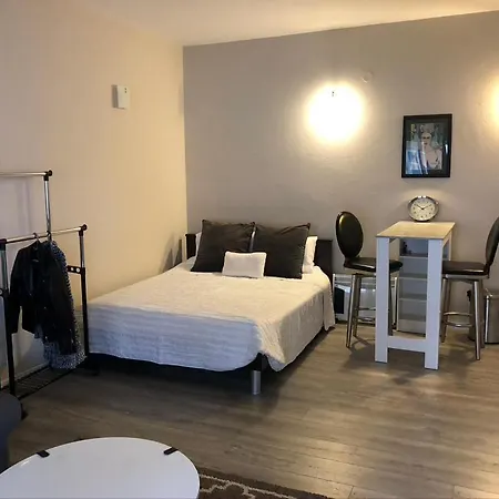 Luxe- 10min To Old Town