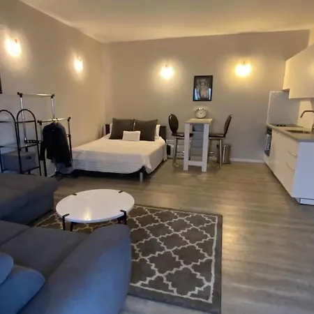 Luxe- 10min To Old Town Apartment